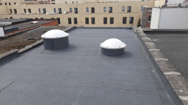 plat dak isoleren en roofing